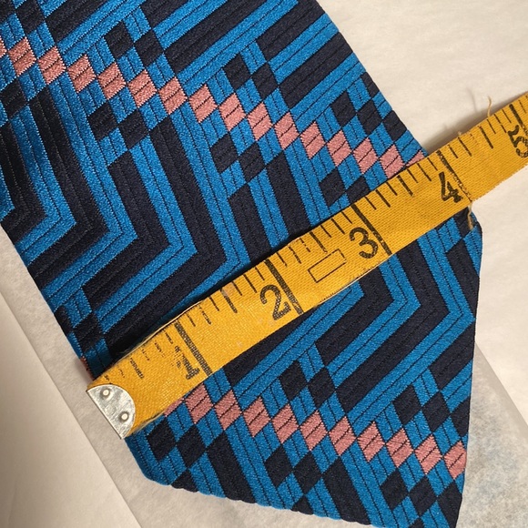 Like New Vintage 60s Textured Acetate Imported Necktie - Picture 11 of 12